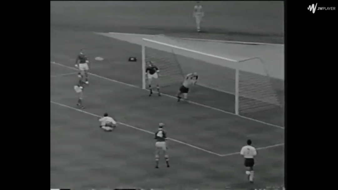 Lev Yashin diving save 2